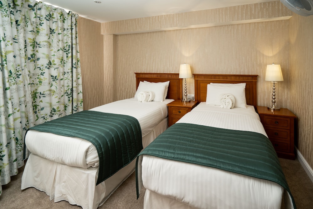Family, 1 Double and 3 Single Beds