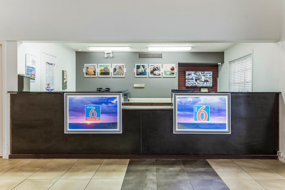 Lobby at Motel6 Alexandria, LA - South, ALEXANDRIA - LA