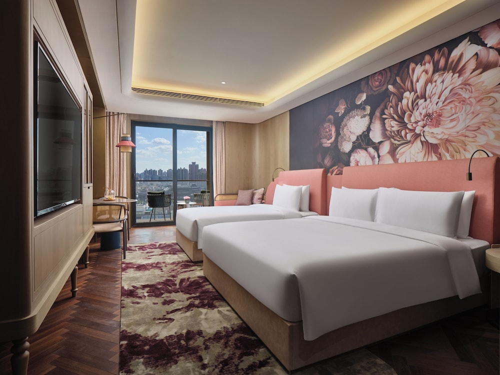 DELUXE, FAMILY, TERRACE