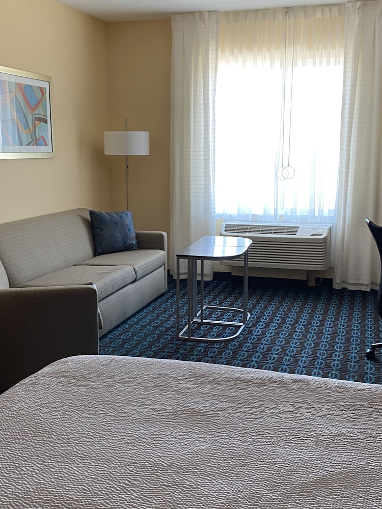 Fairfield Inn And Suites By Marriott Hollister 29/49