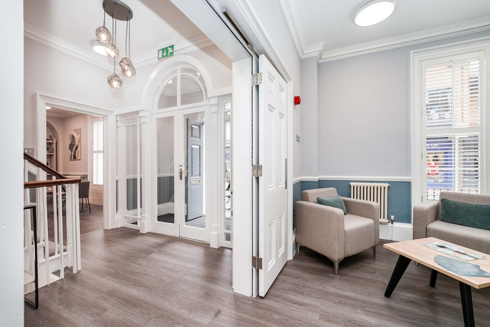 Regent Hotel 33/50