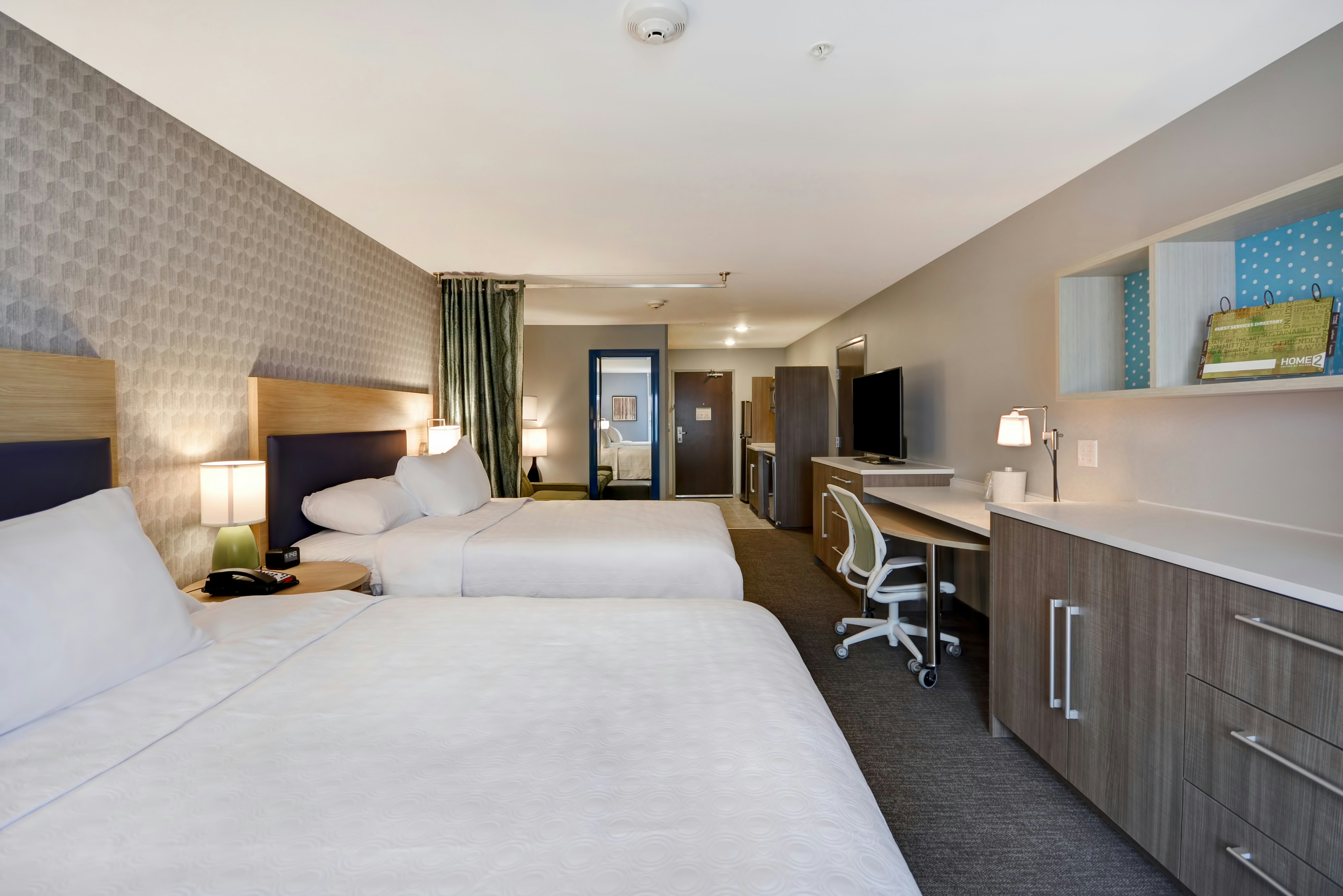 STUDIO, 2 QUEEN BEDS