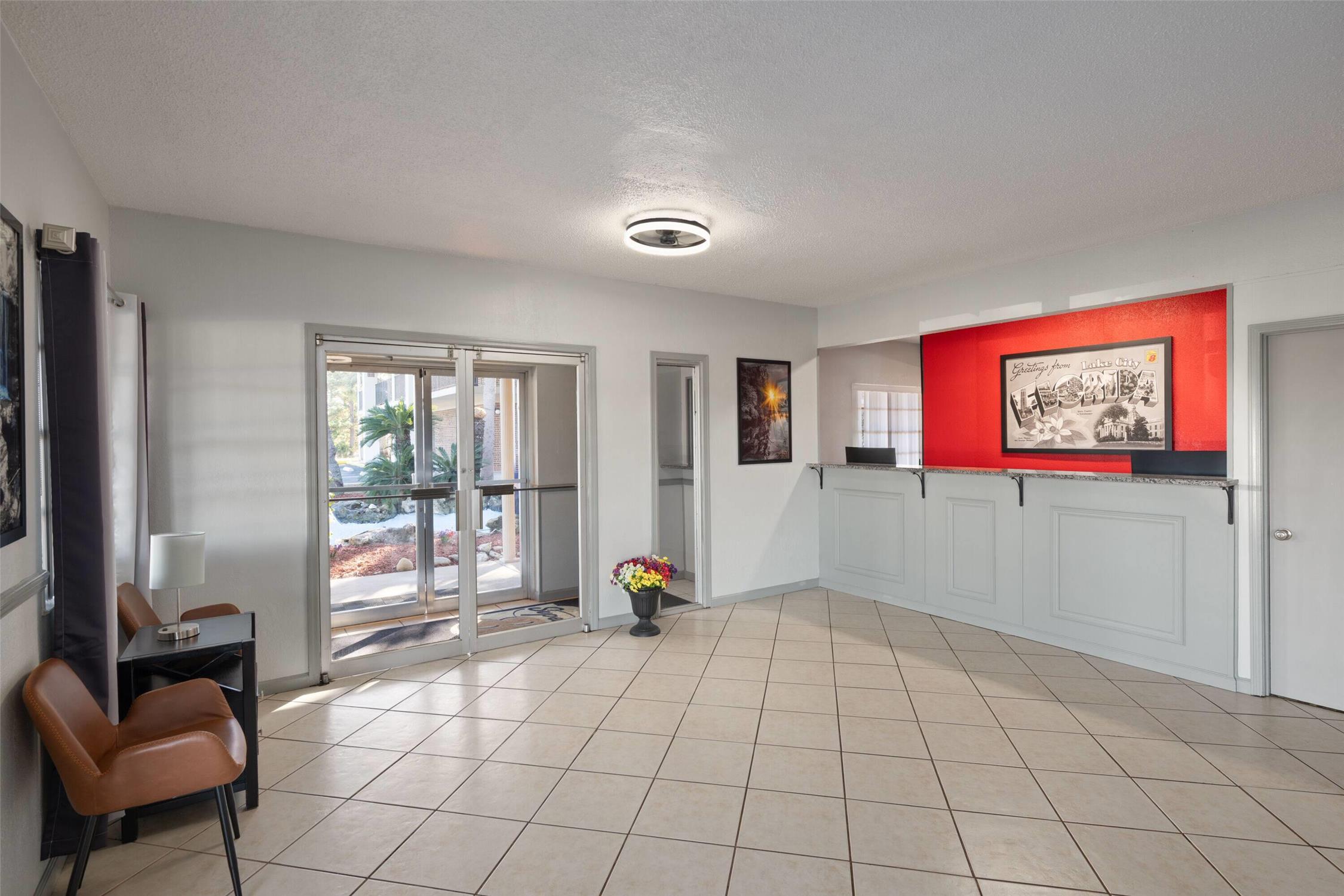 Super 8 by Wyndham Lake City 8/39