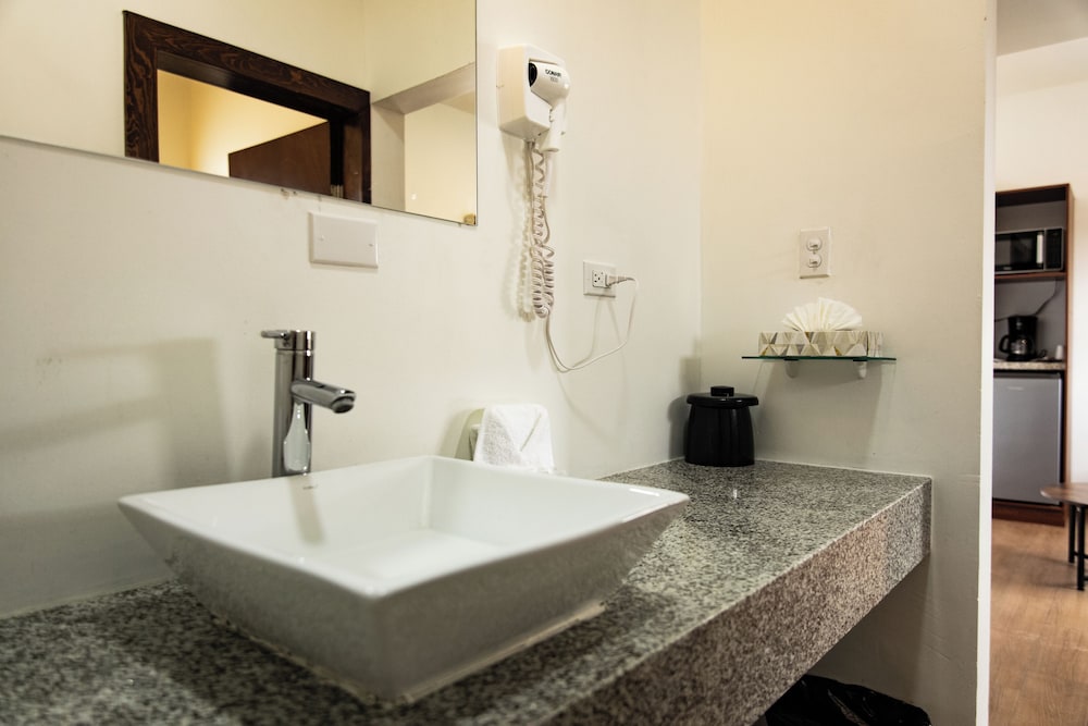 Hotel Conquistador Inn By US Consulate 32/32