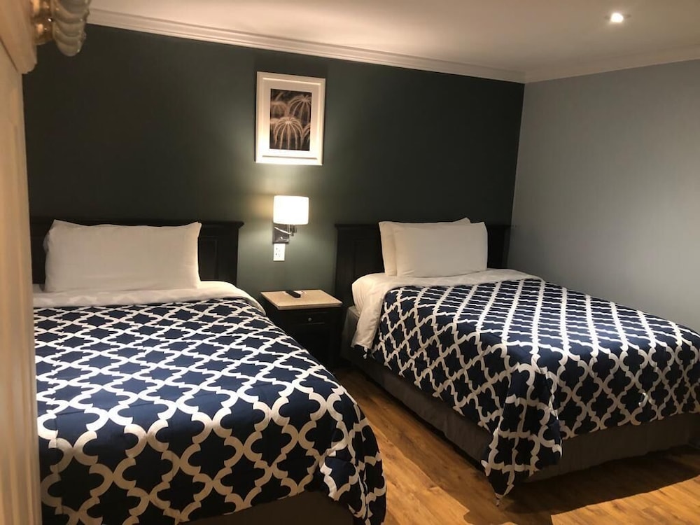 Jones Beach Hotel 12/46