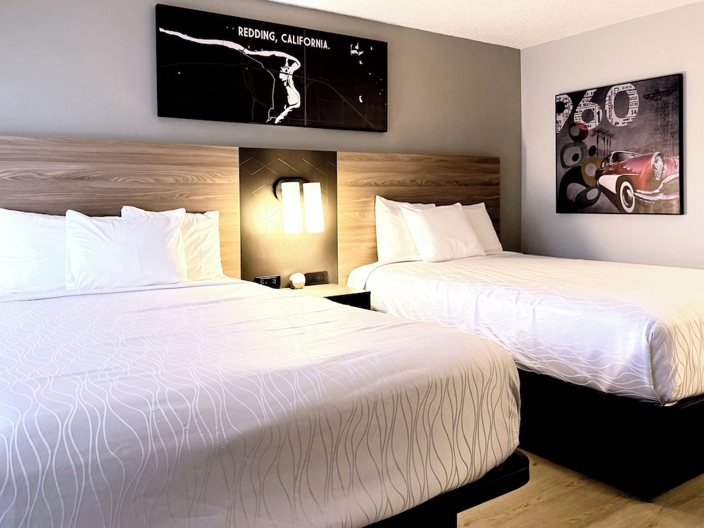 Deluxe, 2 Queen Beds, Pool View, Thunderbird Lodge 7/9