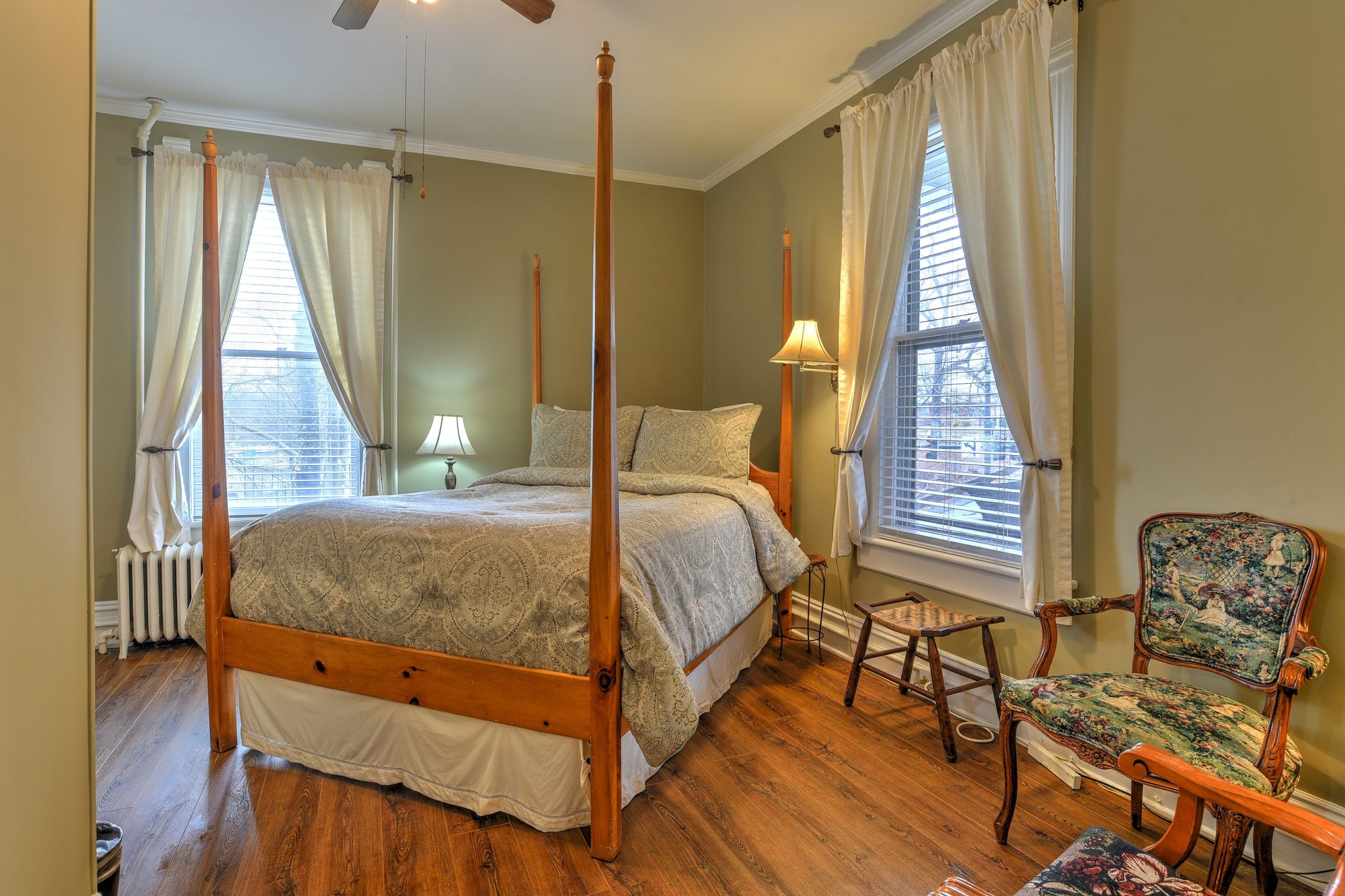 Preferred, Queen Bed