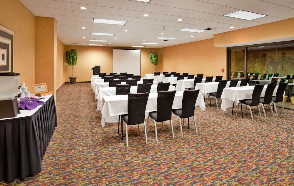 Holiday Inn Manhattan At The Campus 32/44