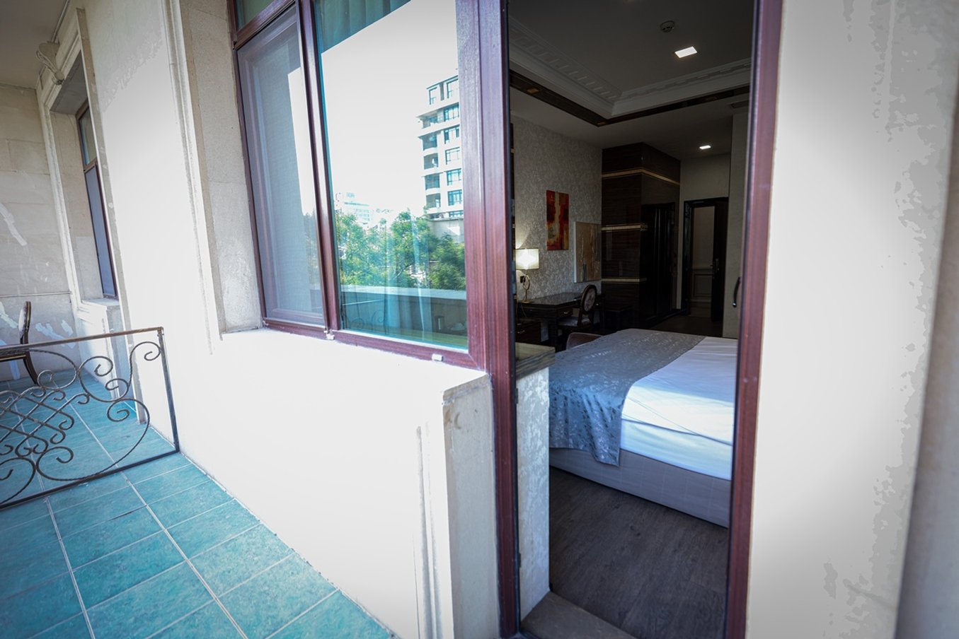 Sapphire Hotel 26/72