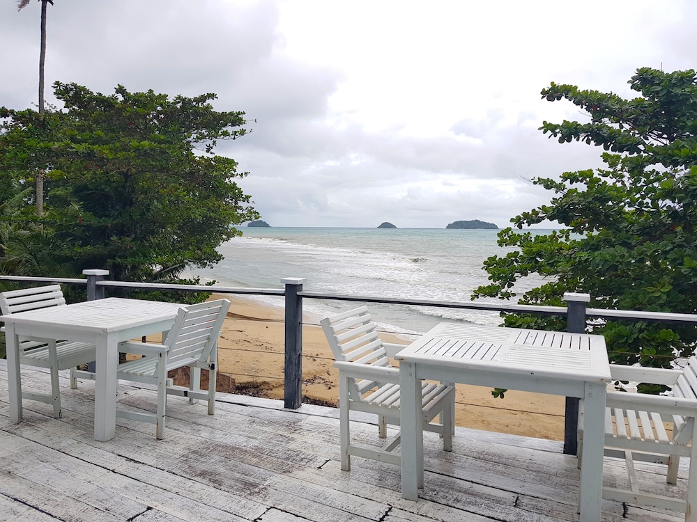 Koh Chang Cliff Beach Resort 35/50