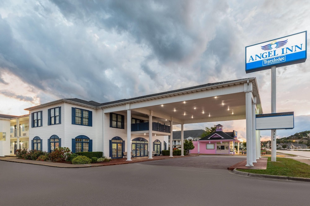 Angel Inn Near IMAX, a Travelodge by Wyndham photo1