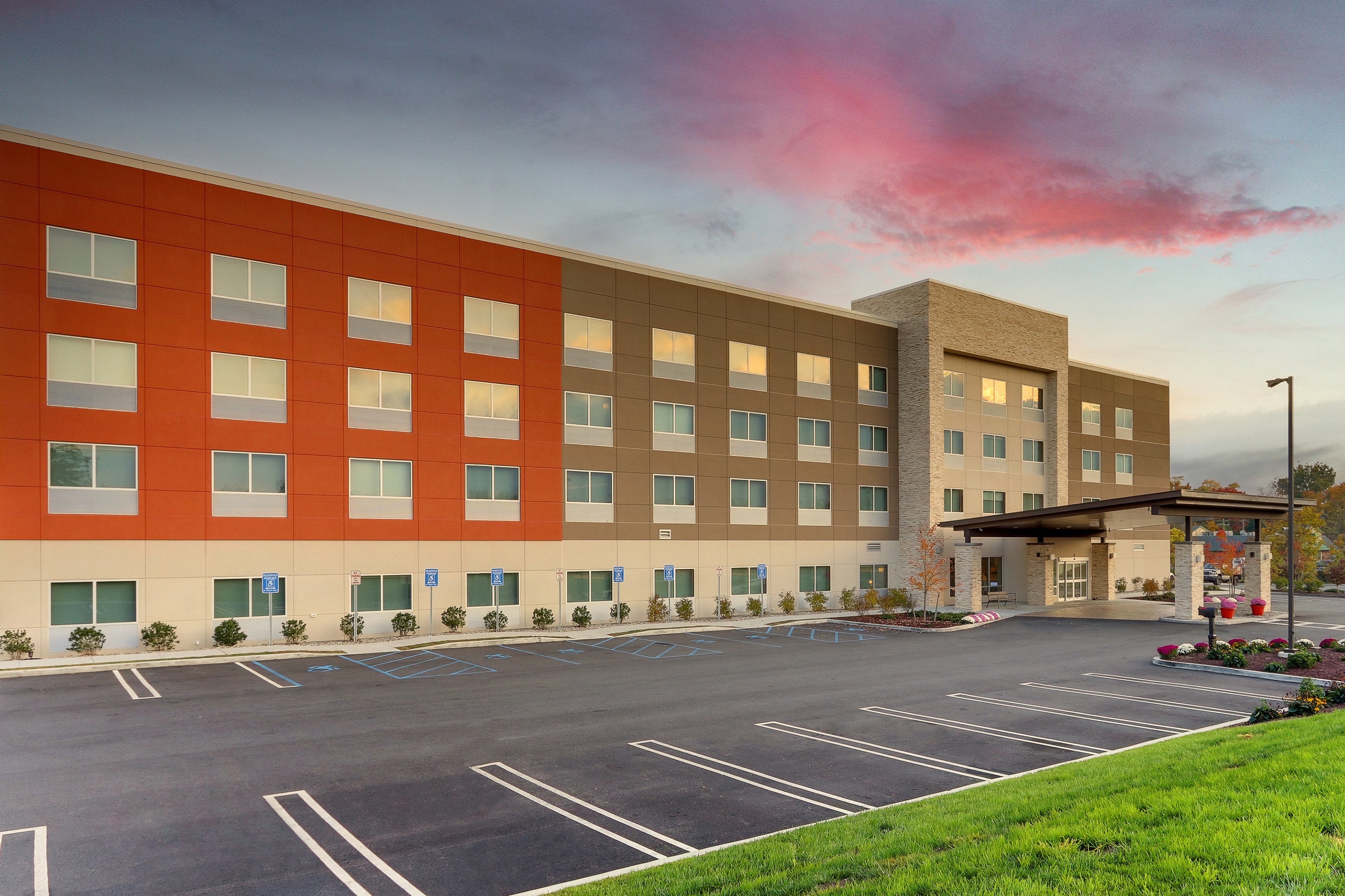 Holiday Inn Express Suites Middletown Goshen 61/71