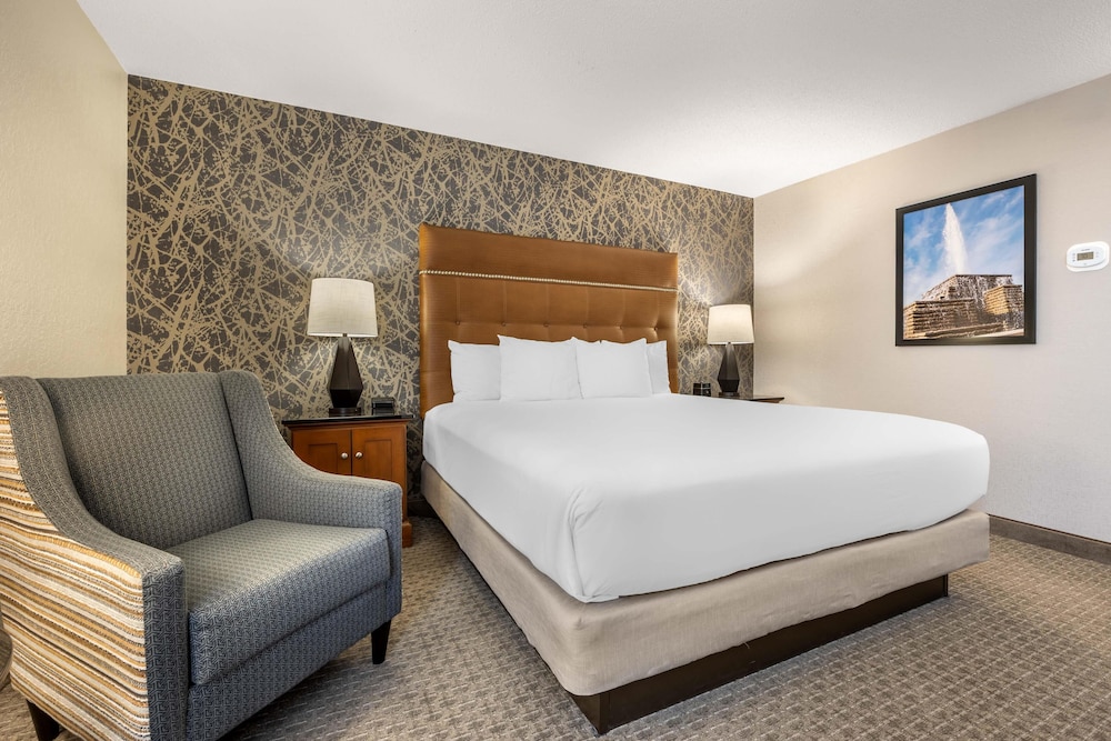 ROOM, KING BED