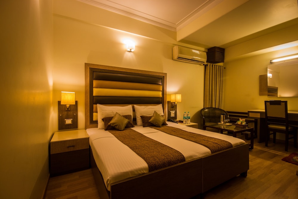 BASIC, DOUBLE BED, NO WINDOW