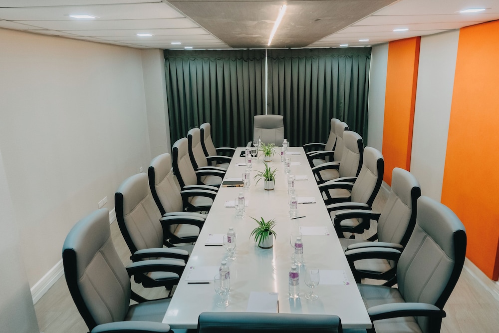 Goldberry Suites and Hotel Mactan 42/49