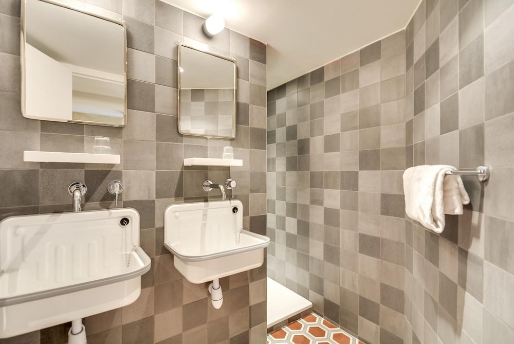 Le Wit Hotel (ex Mattle) 43/44