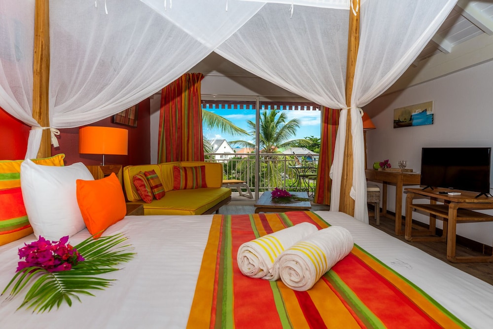 Palm Court at Orient Beach 25/50