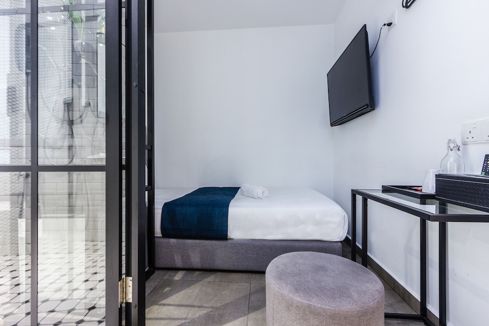 Z Hotel Ara Damansara, LRT, Mall, Airport 19/37