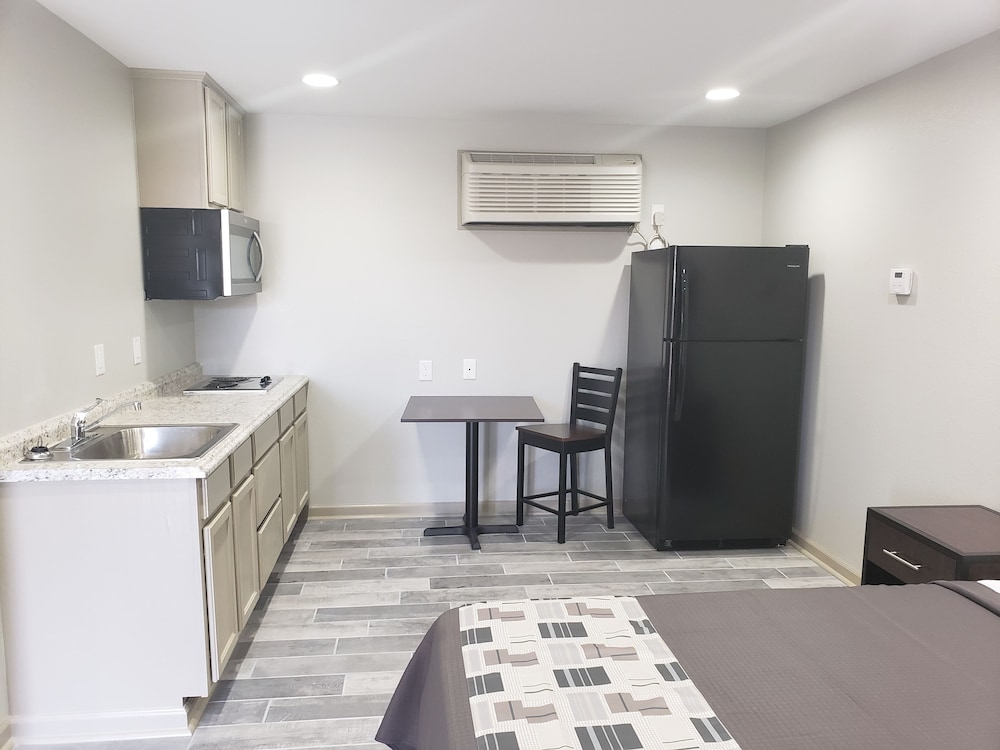 Budget Inn & Suites 44/56