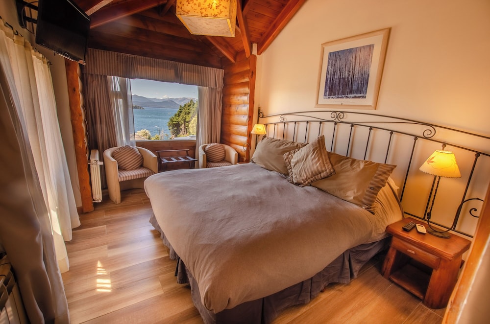 CABIN, LAKE VIEW, KITCHEN