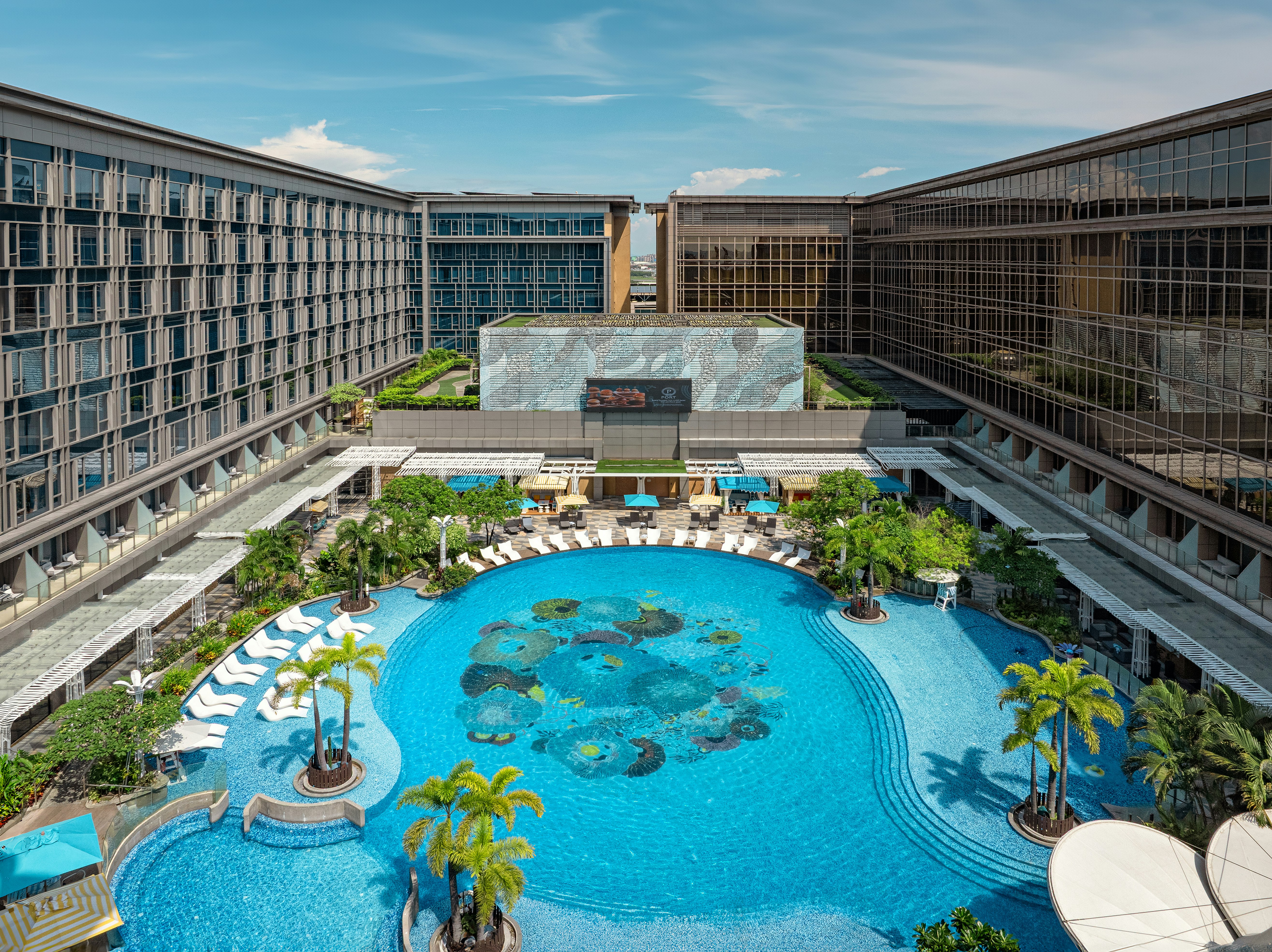 Hilton Manila Newport World Resorts 48/49