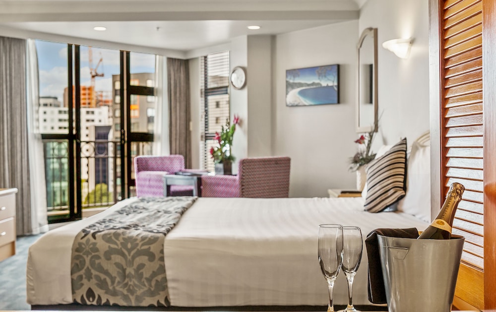 Parkside Hotel and Apartments 34/74