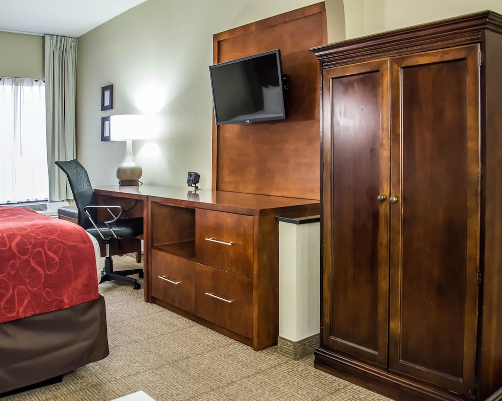 Comfort Suites University - Research Park 13/38