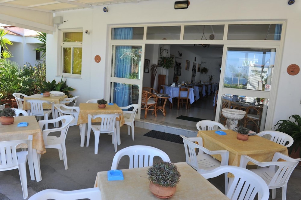 Hotel Villa Mena 35/50