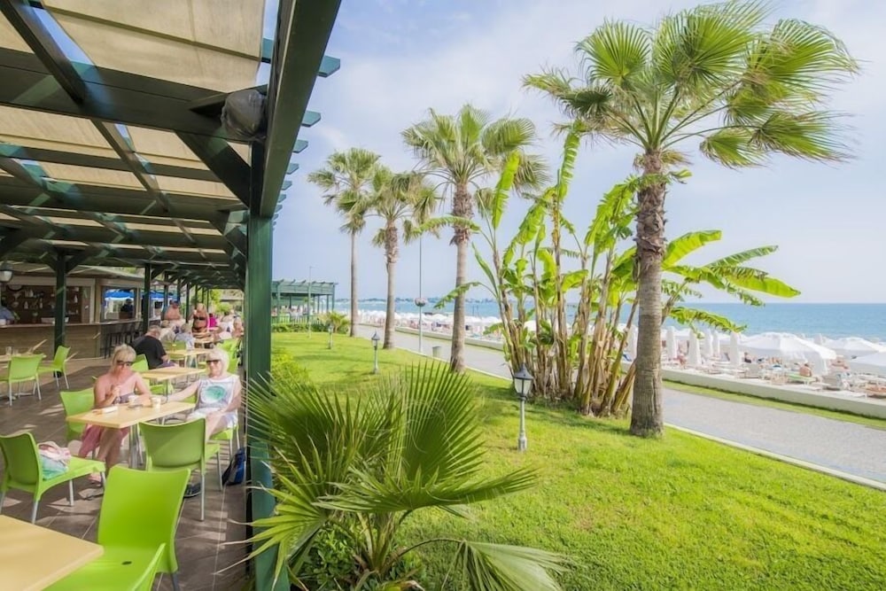 Sandy Beach Hotel 21/48
