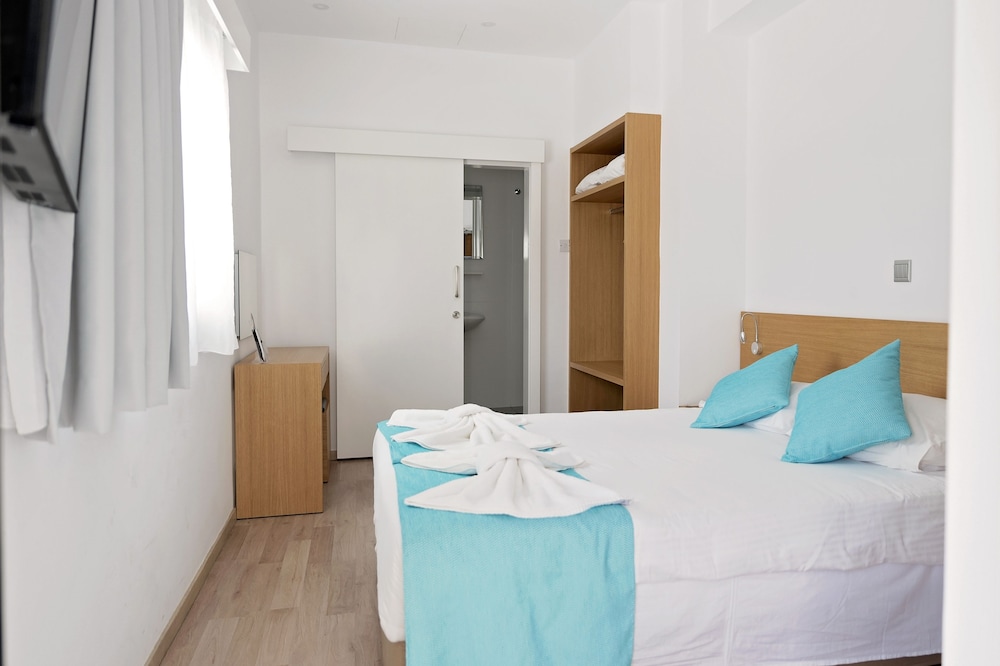 SINGLE ROOM