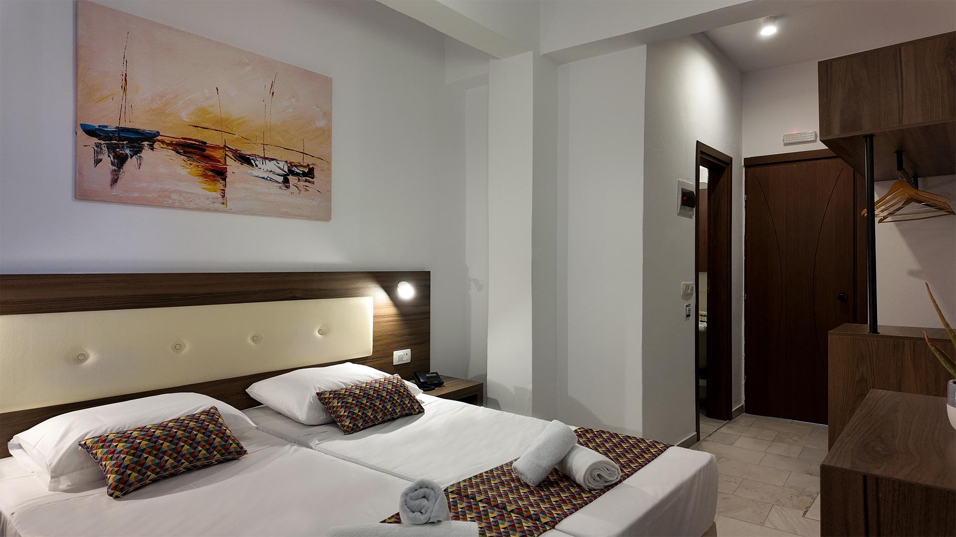 Classic, Double Bed, Side Sea View