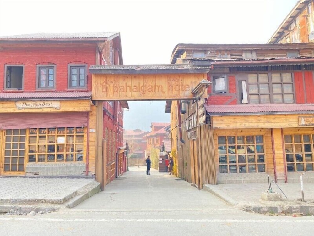 PAHALGAM HOTEL 3/39