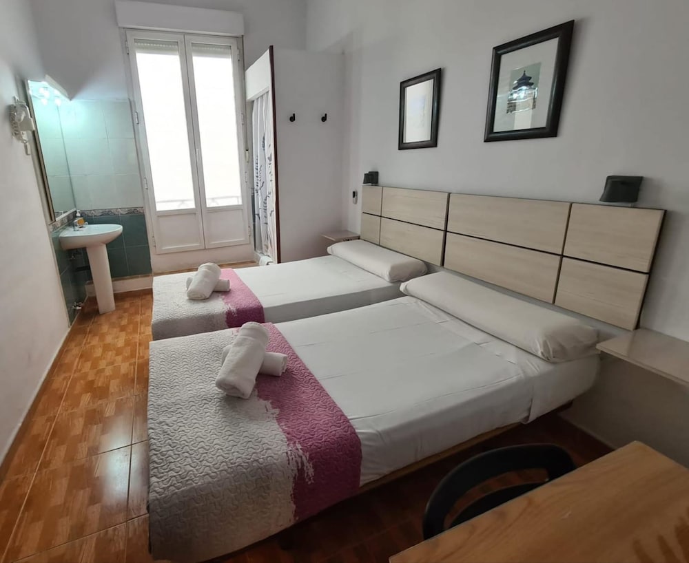 ROOM, DOUBLE BED, WITH EXTRA BED, PRIVATE BATHROOM