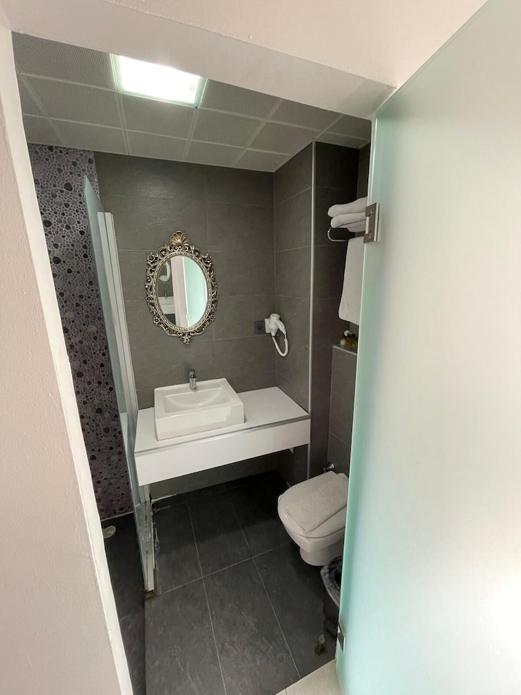 Cle Beach Boutique Hotel 48/50