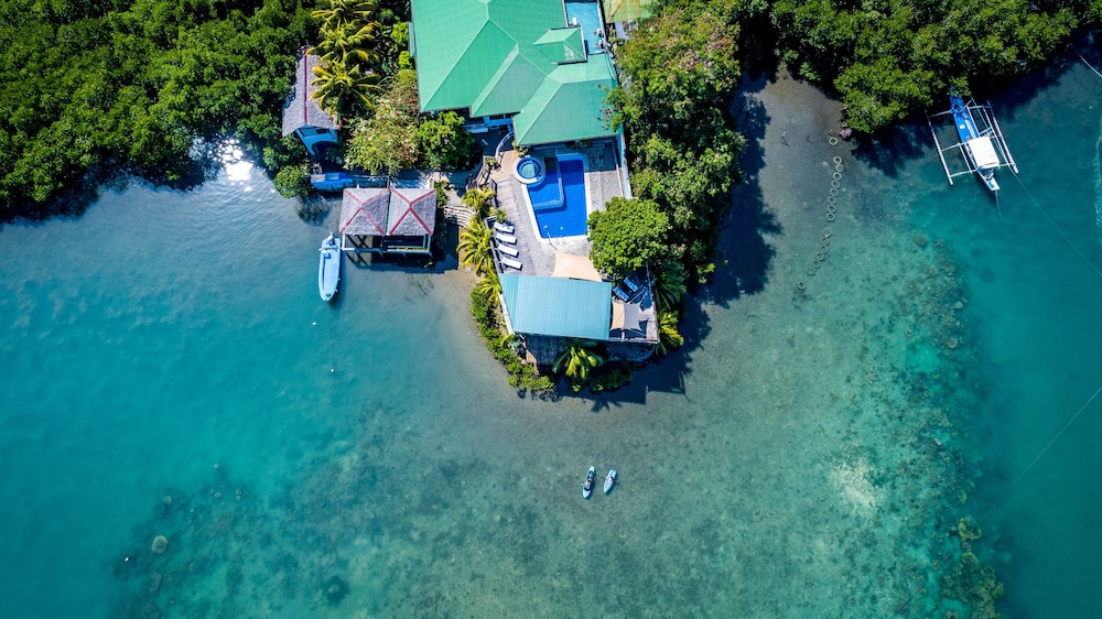 Edgewater Dive & Spa Resort 61/73