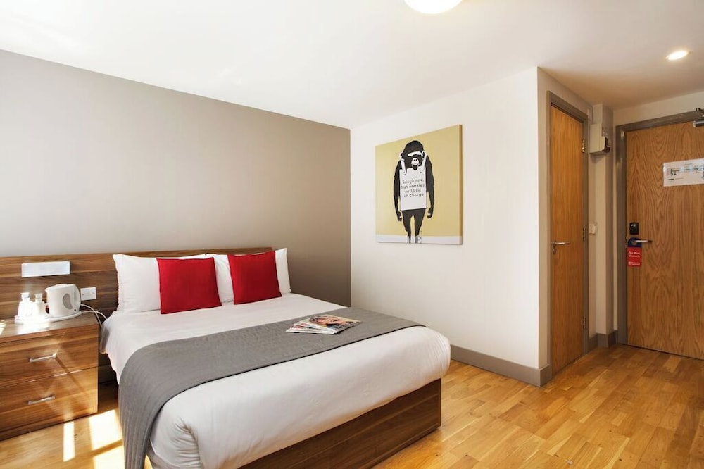 Britannia Study Hotel 11/66
