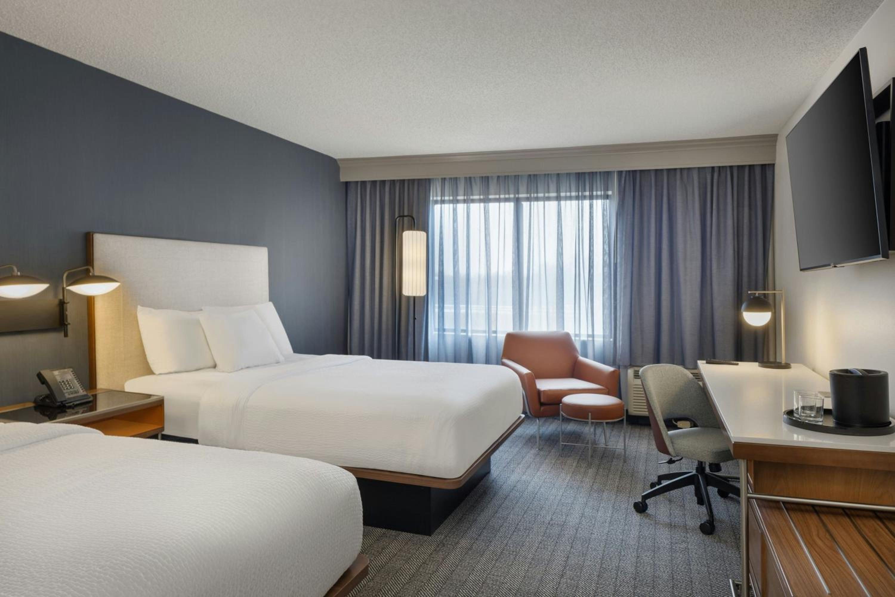 Pure, Wellness, 2 Queen Beds, Bathtub, Accessible