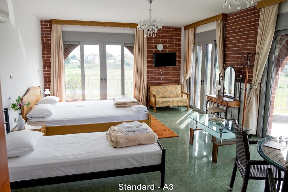 Studio, Suite, Double Bed, 2 Sofa