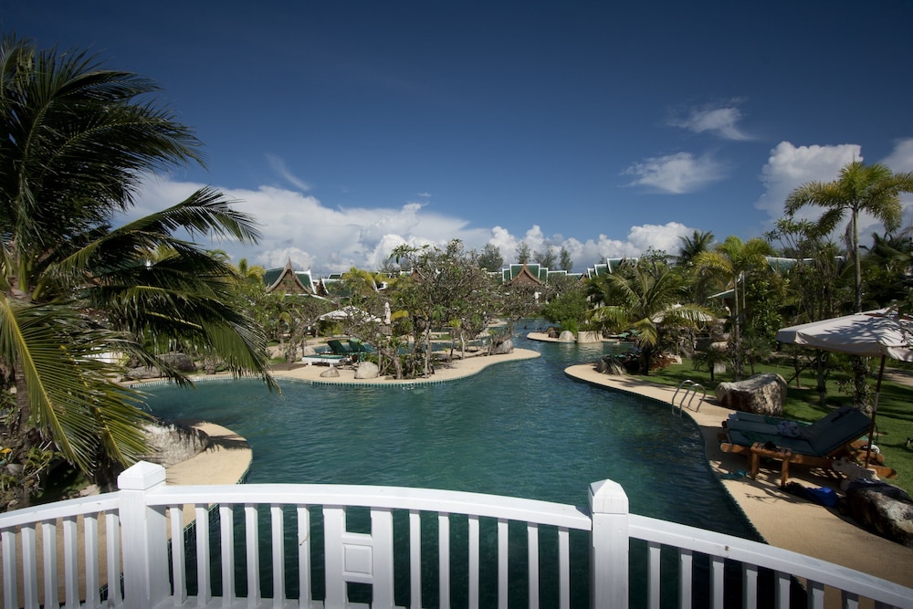 Miracle Island Resort 38/49