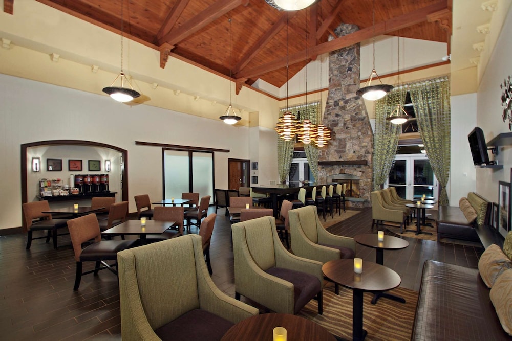 Hampton Inn Suites Newtown 49/57
