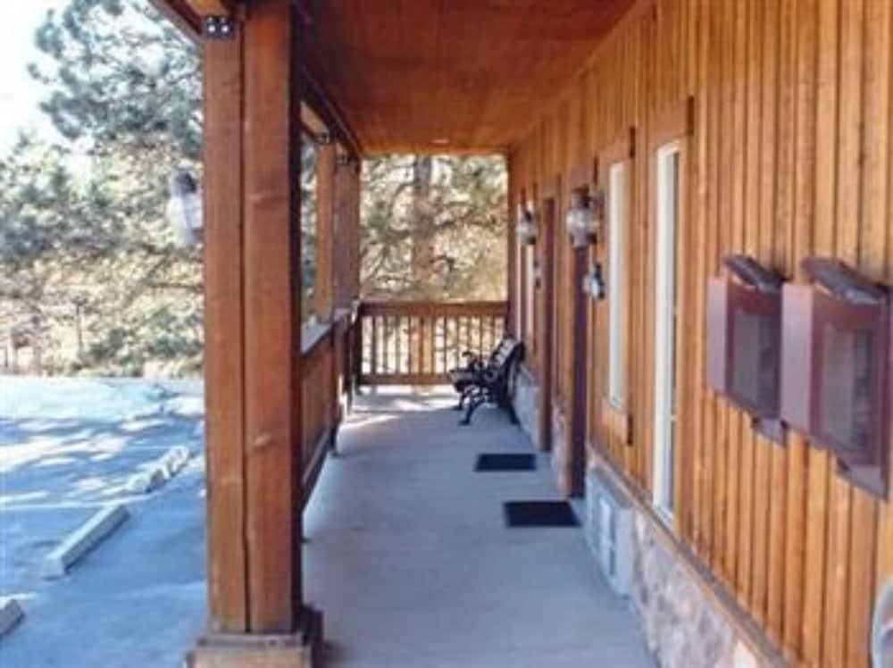 Eagle Fire Lodge Cabins 39/75