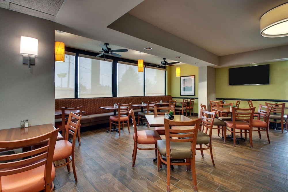 Drury Inn and Suites Bowling Green KY 36/50