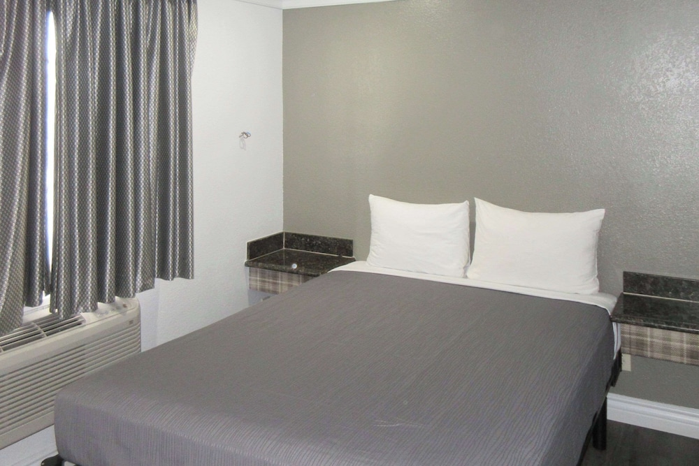 Basic, 2 Queen Beds, Accessible