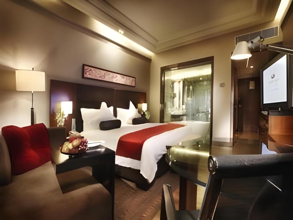 Club, King Bed