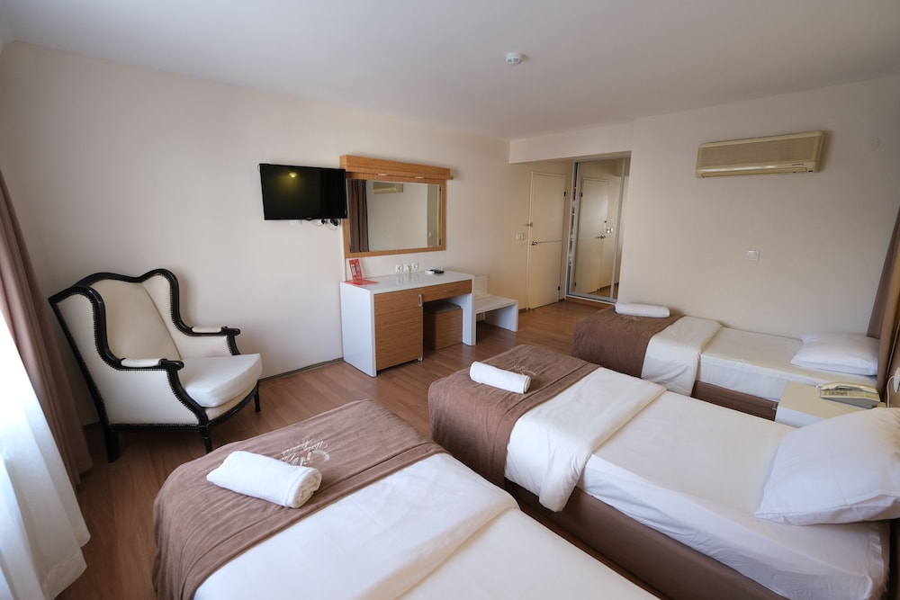 Üstün Otel Alsancak 36/48
