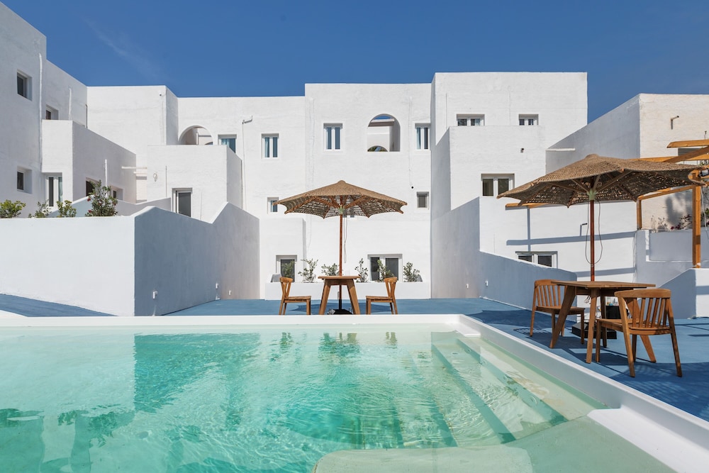 Voca Hotel & Suites 35/40