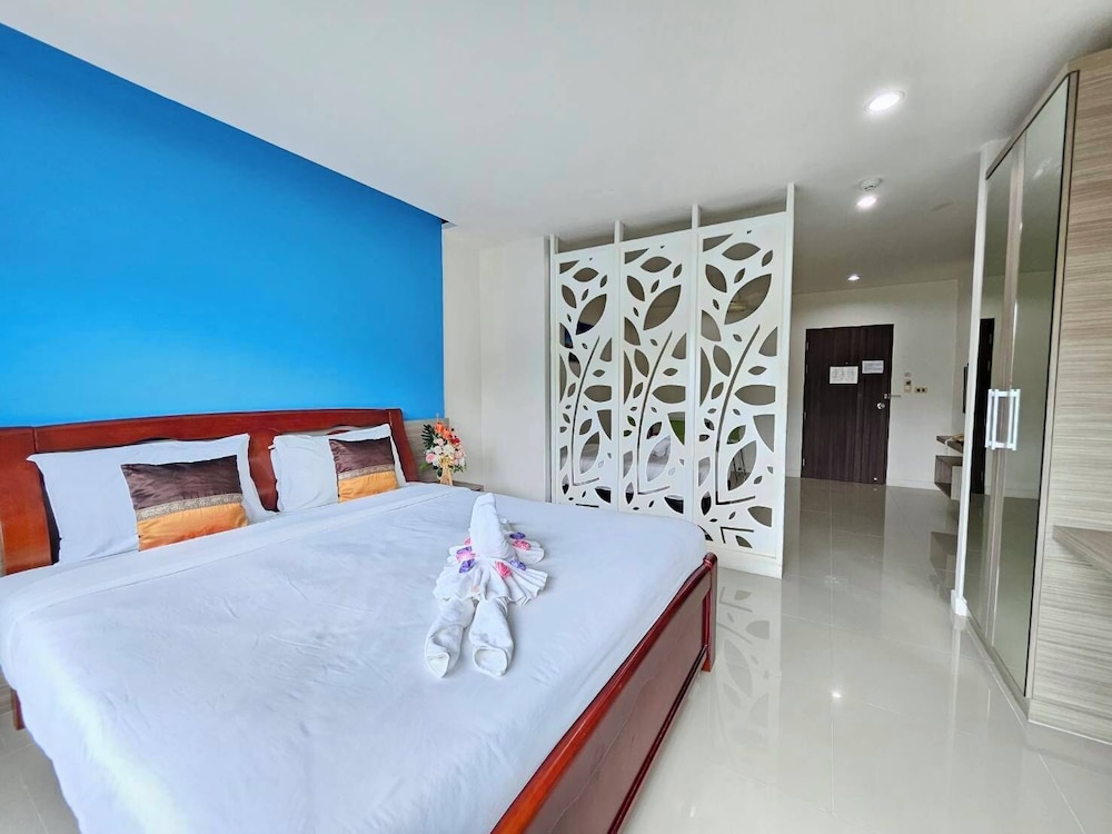 S4 Nai Yang Beach 8/45