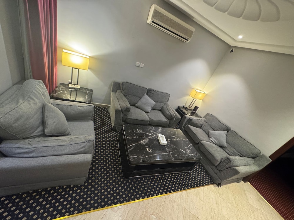 ثلاثة وستون أجنحة فندقية(Sixty Three Hotel) 35/50