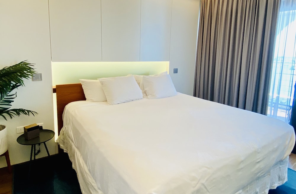 Holland House Beach Hotel 14/45