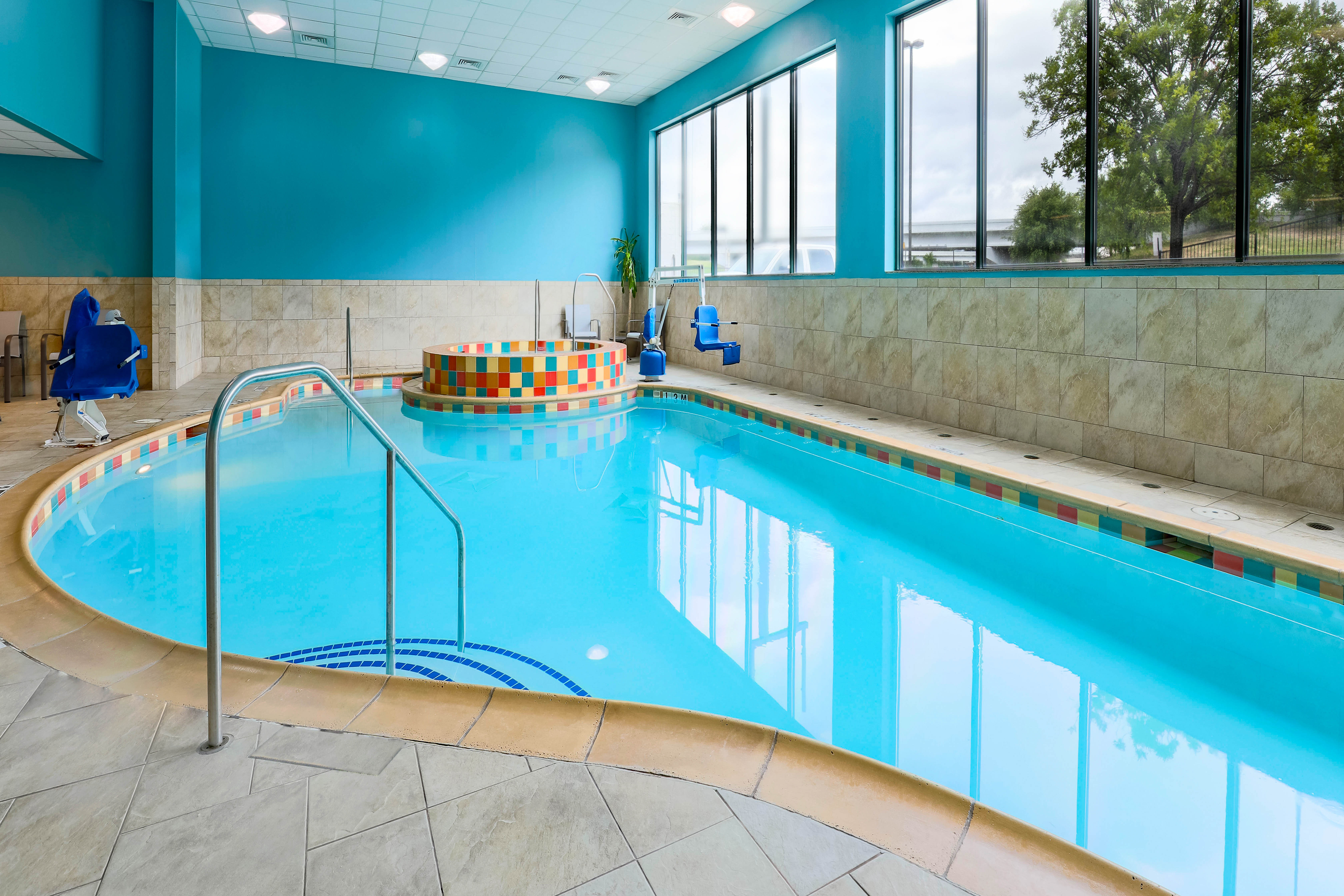 Holiday Inn Express & Suites Downtown Fort Worth 28/55